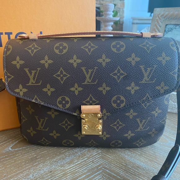 ⭐️Make An Offer!⭐️ Louis Vuitton Pochette Métis in Monogram - Picture 7 of 10